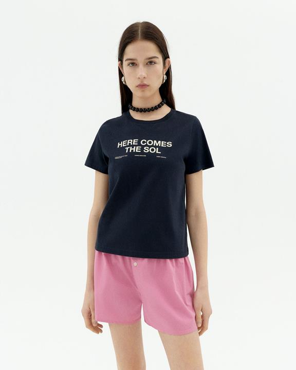 T-Shirt Klassiek Zon Ida Marineblauw via Shop Like You Give a Damn