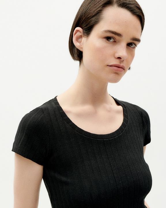 Top Cara Zwart from Shop Like You Give a Damn