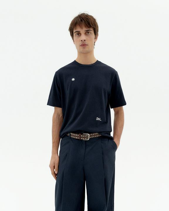 T-Shirt Solsol Zach Marineblauw via Shop Like You Give a Damn