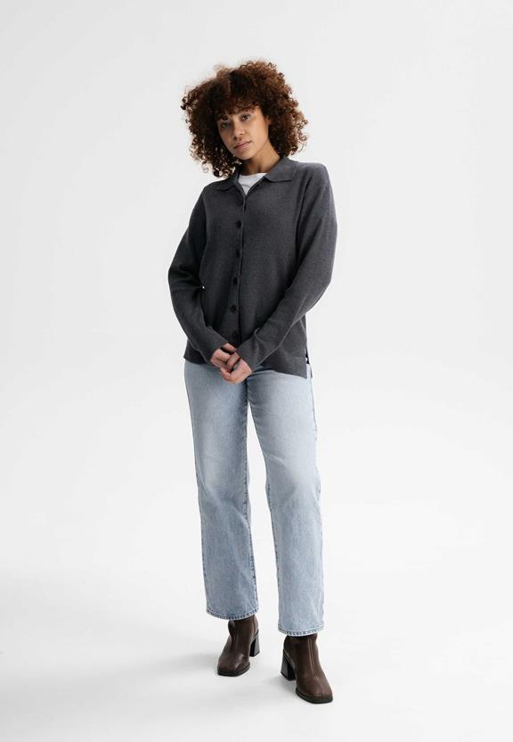 Vest Fijn Gebreid Ulupi Donkergrijs from Shop Like You Give a Damn
