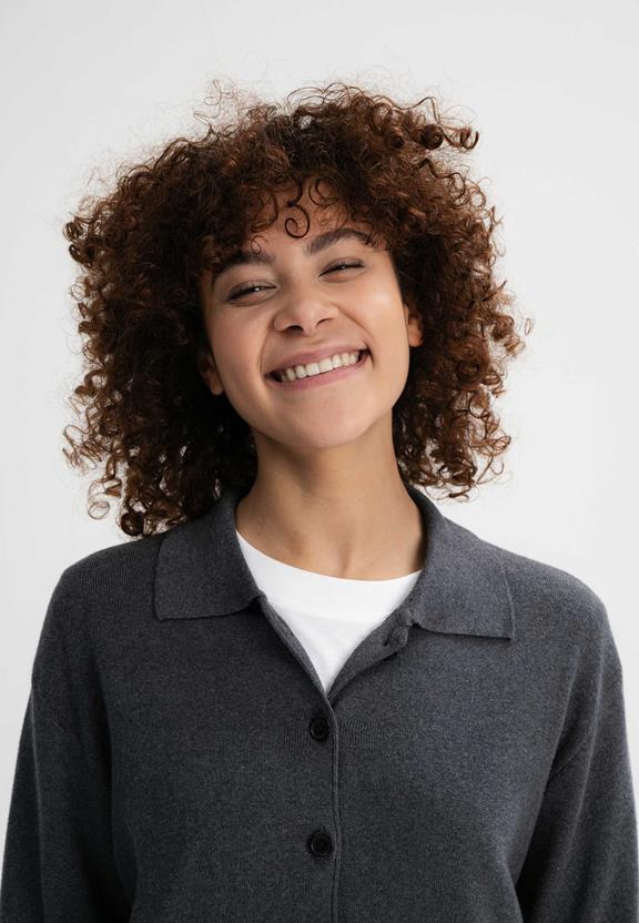 Vest Fijn Gebreid Ulupi Donkergrijs from Shop Like You Give a Damn
