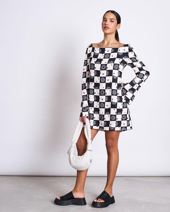 Mini-Jurk Met Vierkante Hals En Vrolijke Bloemenprint via Shop Like You Give a Damn