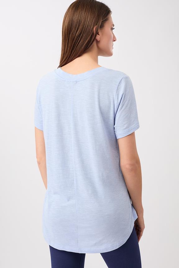 T-Shirt De Nieuwe V-Hals Etheral Glow Lichtblauw from Shop Like You Give a Damn
