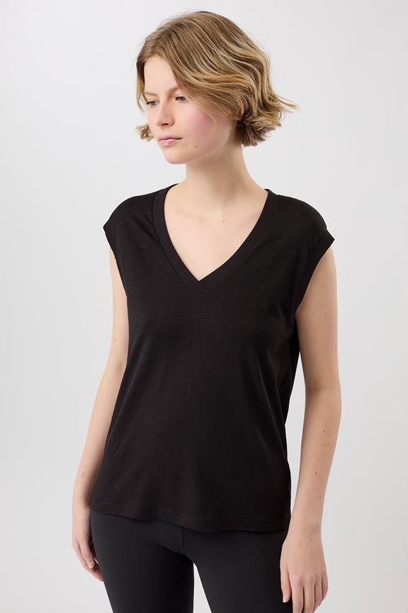T-Shirt Biarritz Zwart via Shop Like You Give a Damn