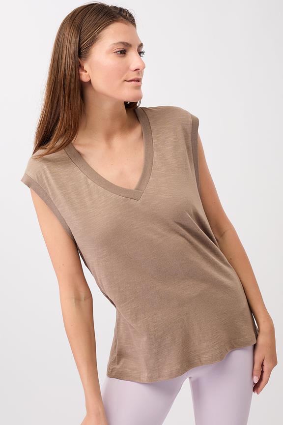 T-Shirt Biarritz Curtado Bruin from Shop Like You Give a Damn