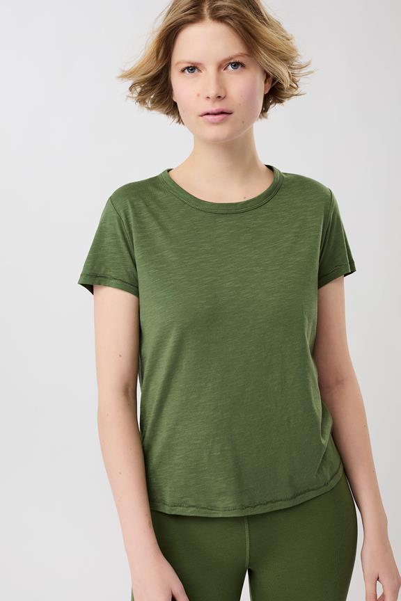 T-Shirt Rust Herstel Roots Groen via Shop Like You Give a Damn