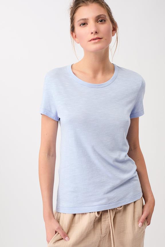 T-Shirt Rest Recovery Etheral Glow Lichtblauw from Shop Like You Give a Damn