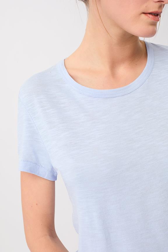 T-Shirt Rest Recovery Etheral Glow Lichtblauw from Shop Like You Give a Damn