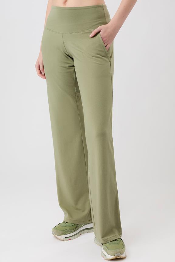 Broek Wijde Pijpen Workout Mossy Bark Groen via Shop Like You Give a Damn