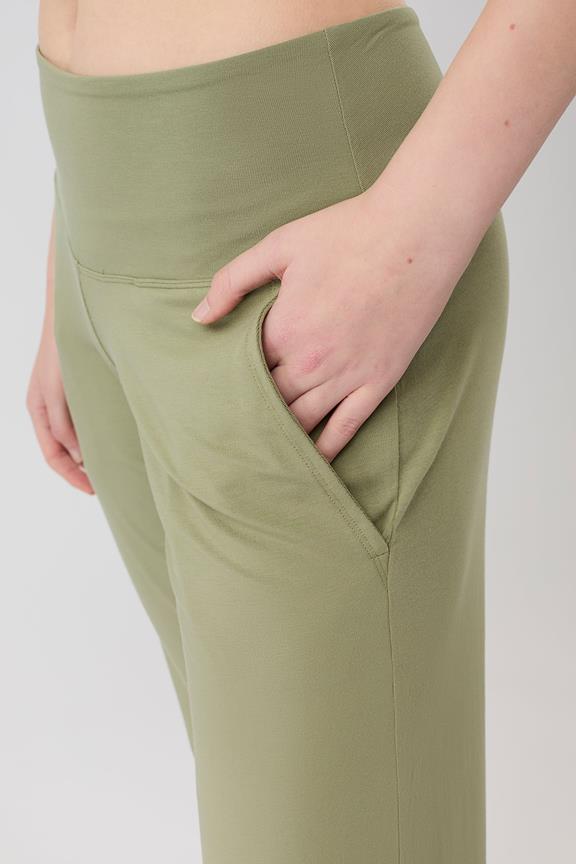 Broek Wijde Pijpen Workout Mossy Bark Groen from Shop Like You Give a Damn