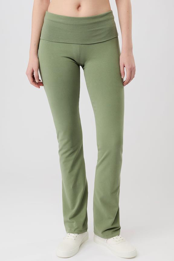 Yogabroek Classic Rolldown Mossy Bark Groen via Shop Like You Give a Damn