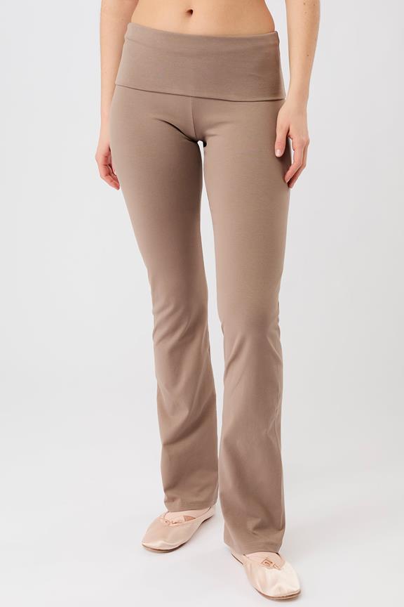 Yogabroek Classic Rolldown Curtado Bruin via Shop Like You Give a Damn