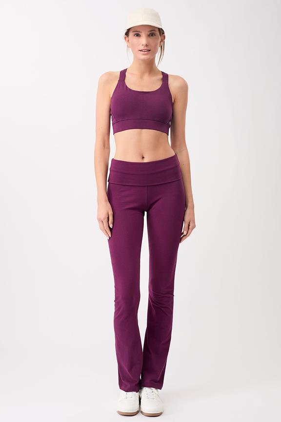 Yogabroek Classic Rolldown Pruimpaars via Shop Like You Give a Damn
