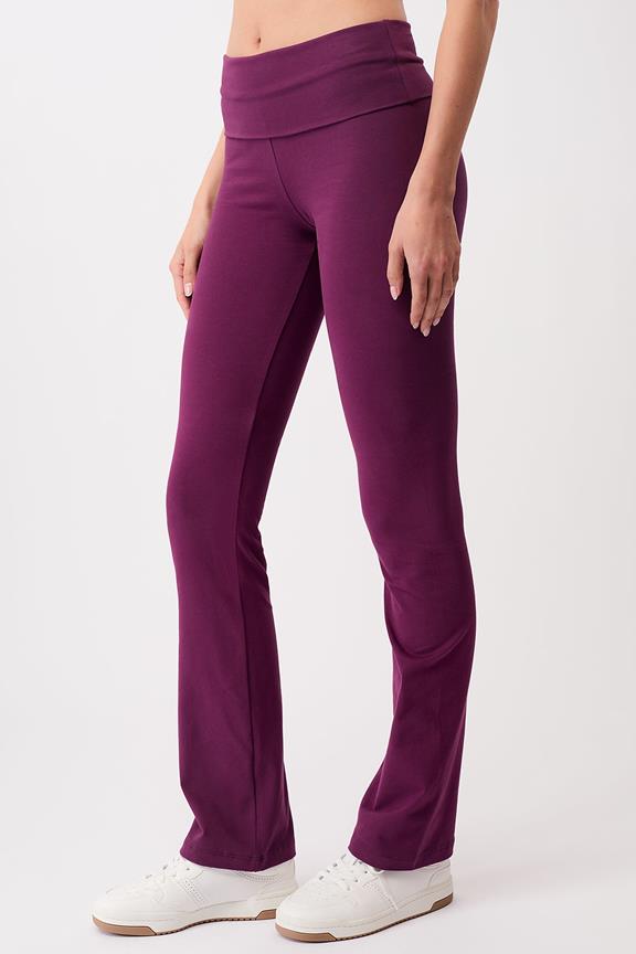 Yogabroek Classic Rolldown Pruimpaars from Shop Like You Give a Damn