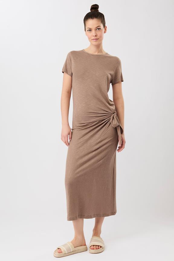 Jurk Jupiter Curtado Bruin via Shop Like You Give a Damn