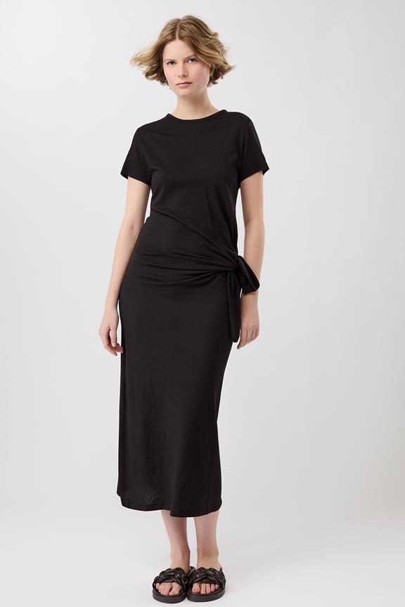 Jurk Jupiter Zwart via Shop Like You Give a Damn
