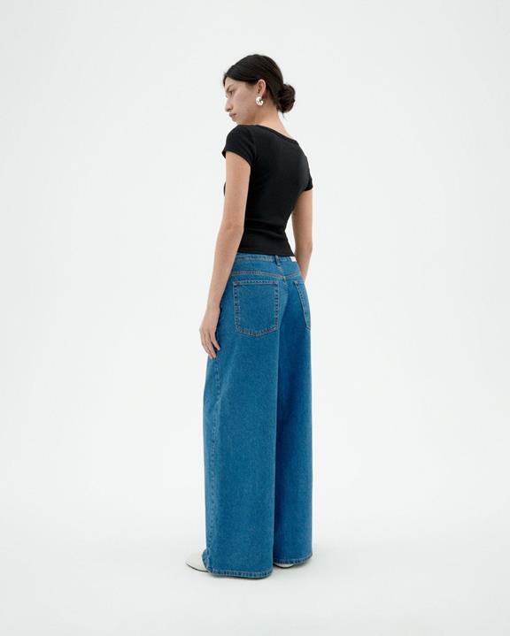 Top Faye Zwart from Shop Like You Give a Damn