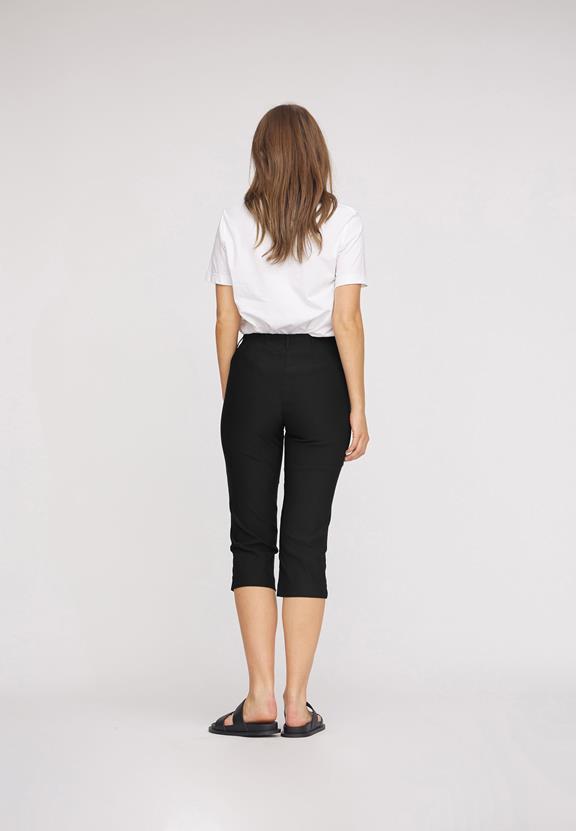 Broek Taylor Regular Capri Ml Zwart from Shop Like You Give a Damn