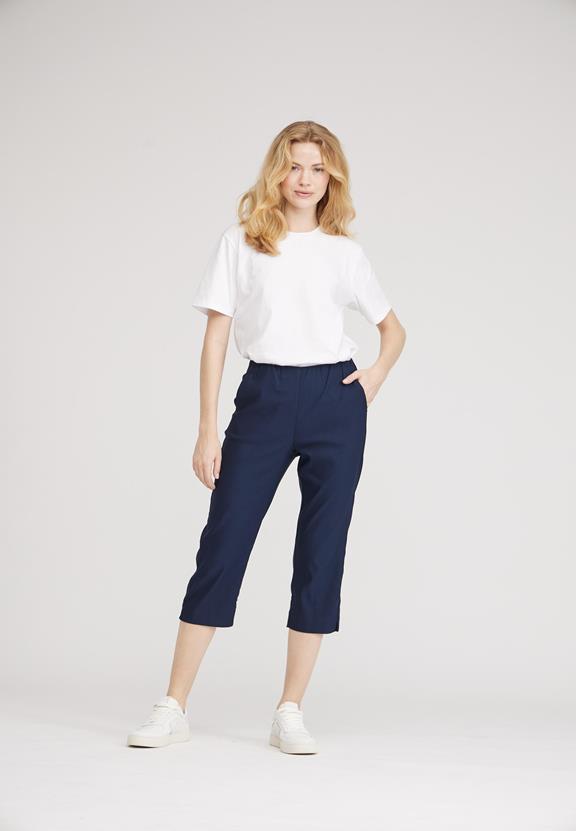 Broek Taylor Regular Capri Ml Marineblauw from Shop Like You Give a Damn