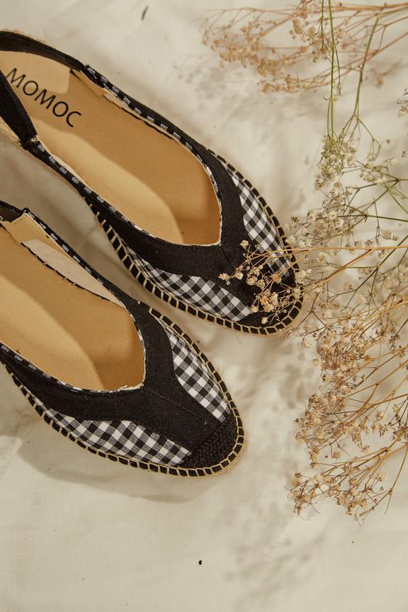 Sandalen Vichy V2 Zwart & Wit via Shop Like You Give a Damn