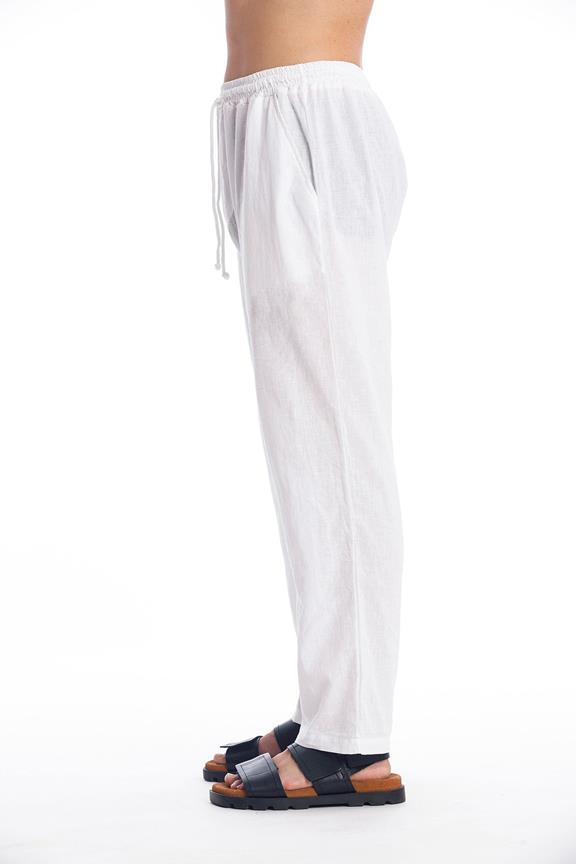 Broek Lucas Wit via Shop Like You Give a Damn