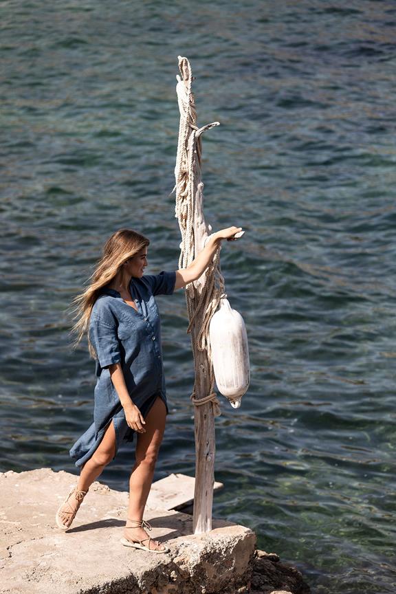 Overhemd Iria Jeansblauw via Shop Like You Give a Damn