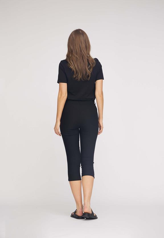 Broek Elizabeth Slim Capri Ml Zwart from Shop Like You Give a Damn