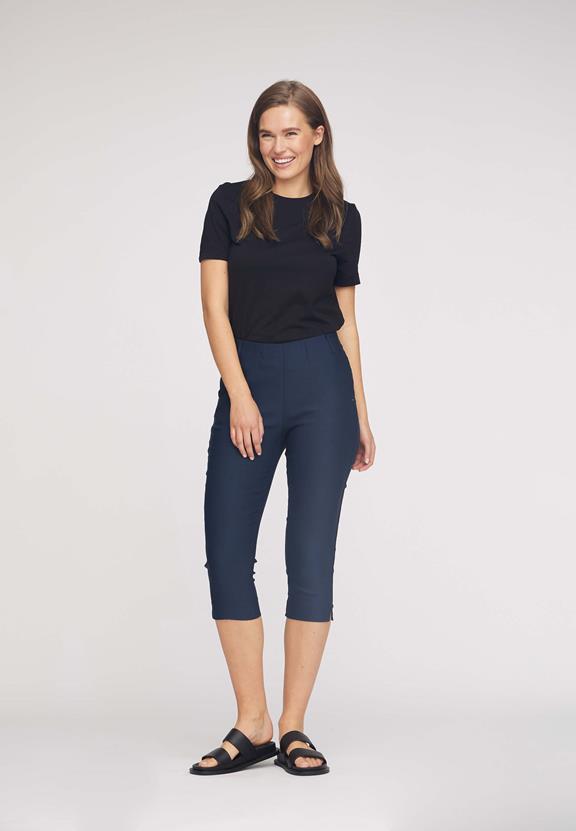 Broek Elizabeth Slim Capri Ml Marineblauw from Shop Like You Give a Damn