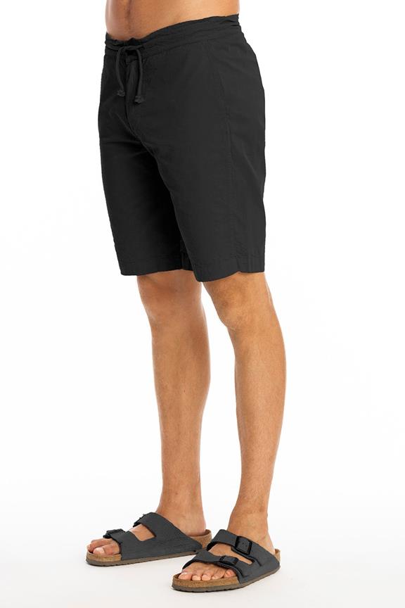 Shorts Raven Zwart via Shop Like You Give a Damn