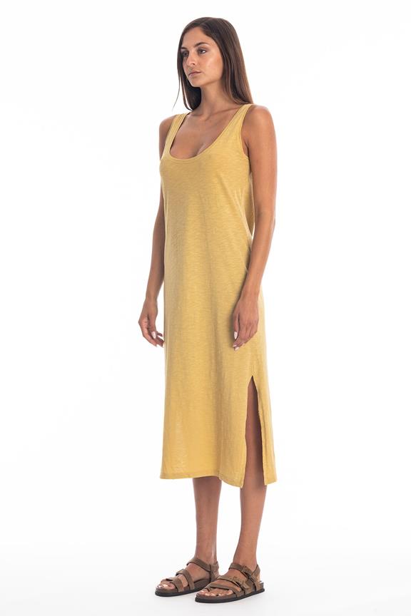 Jurk Demi Goud via Shop Like You Give a Damn