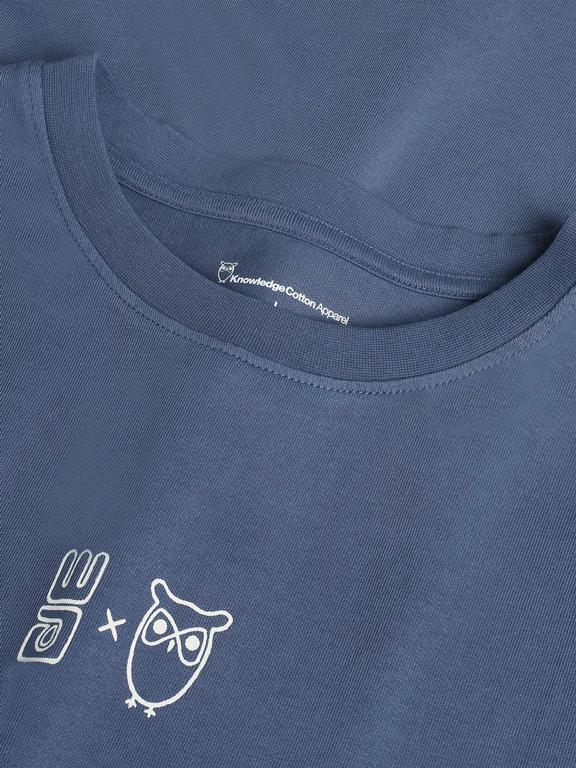 T-Shirt Met Print Op De Borst, Logo In Blauw from Shop Like You Give a Damn