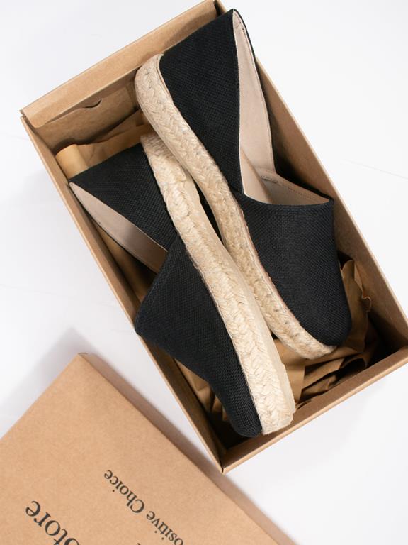 Sandalen Espadrille Zwart Canvas via Shop Like You Give a Damn