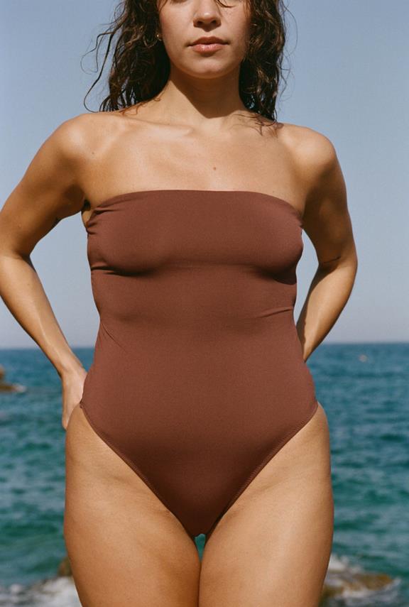 Nénés Badpak Carlota Brown