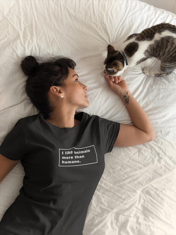 I Like Animals More Than Humans T-Shirt Wit 3