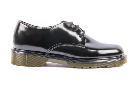 Schoenen Martin Zwart via Shop Like You Give a Damn