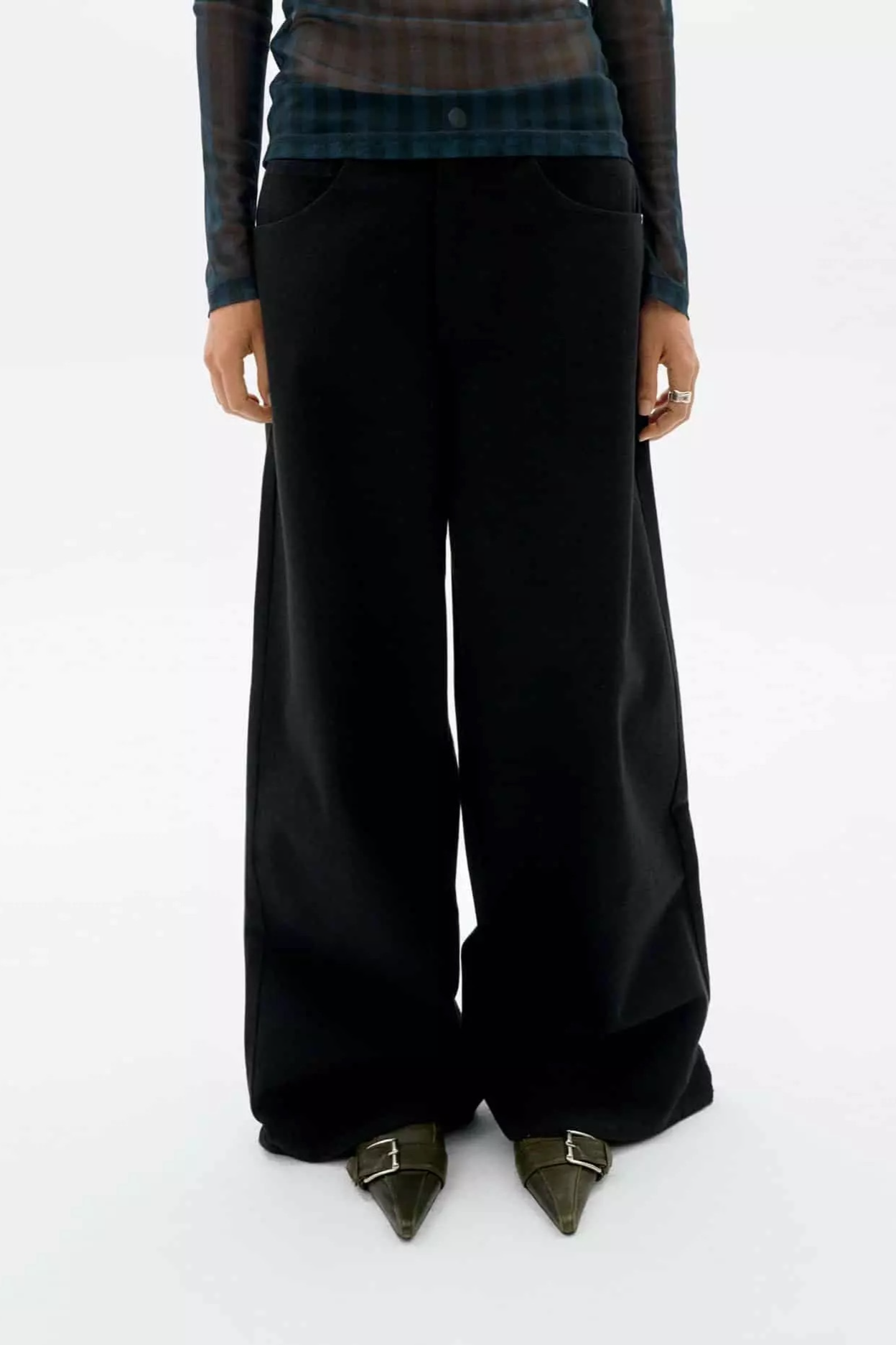 Thinking mu Damen vegan Jeans Weites Bein Hedda Schwarz